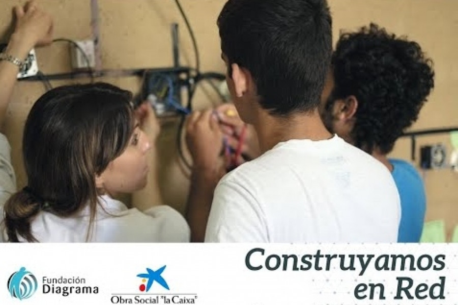 Profesionales y voluntarios del programa de inserción ‘Construyamos en Red’ de Caudete (Albacete) realizan un vídeo de ánimo para los jóvenes que atienden. Fundación Diagrama. Castilla-La Mancha 2020.
