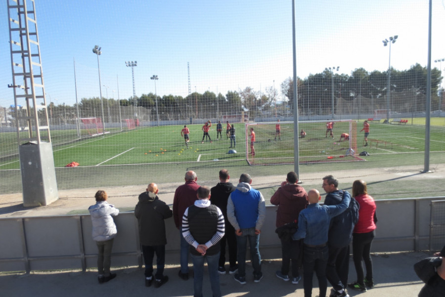 Residentes del Centro para la atención de la enfermedad mental 'Altavida' de Abanilla asisten a un entrenamiento del Real Murcia Club de Fútbol. Fundación Diagrama. Murcia 2020. 