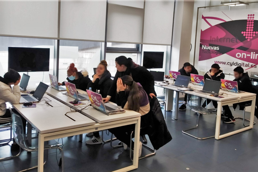 El grupo de jóvenes, en el Espacio CyL Digital de Salamanca