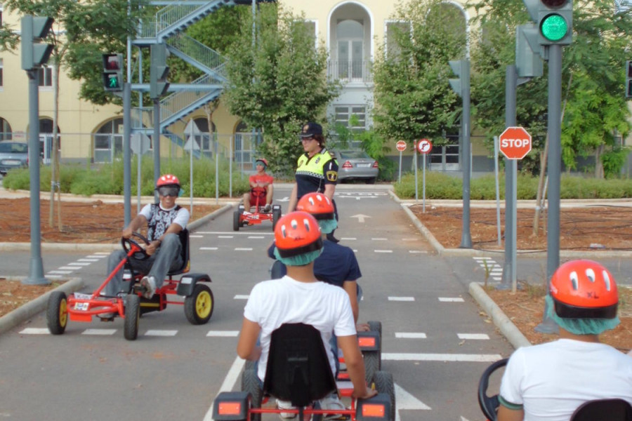 La Policía Local y la Asociación de Daño Cerebral Sobrevenido de Castellón participan en el Programa de Seguridad Vial del Centro Pi Gros