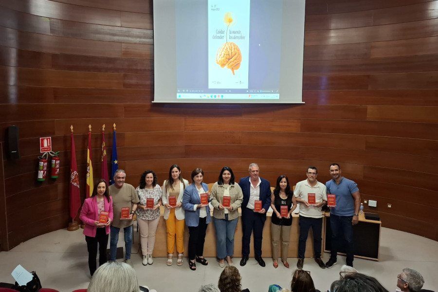 Representantes de las entidades presentes en la mesa redonda