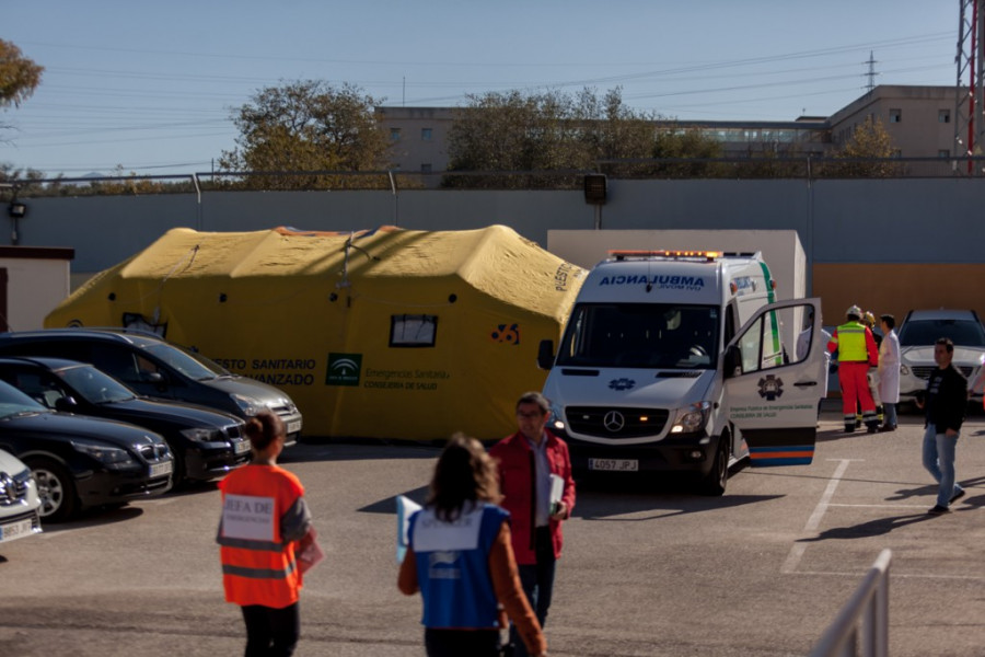 Los jóvenes atendidos en el centro ‘Las Lagunillas’ colaboran en un simulacro de evacuación junto a la delegada del Gobierno en Jaén. Fundación Diagrama 2017. 