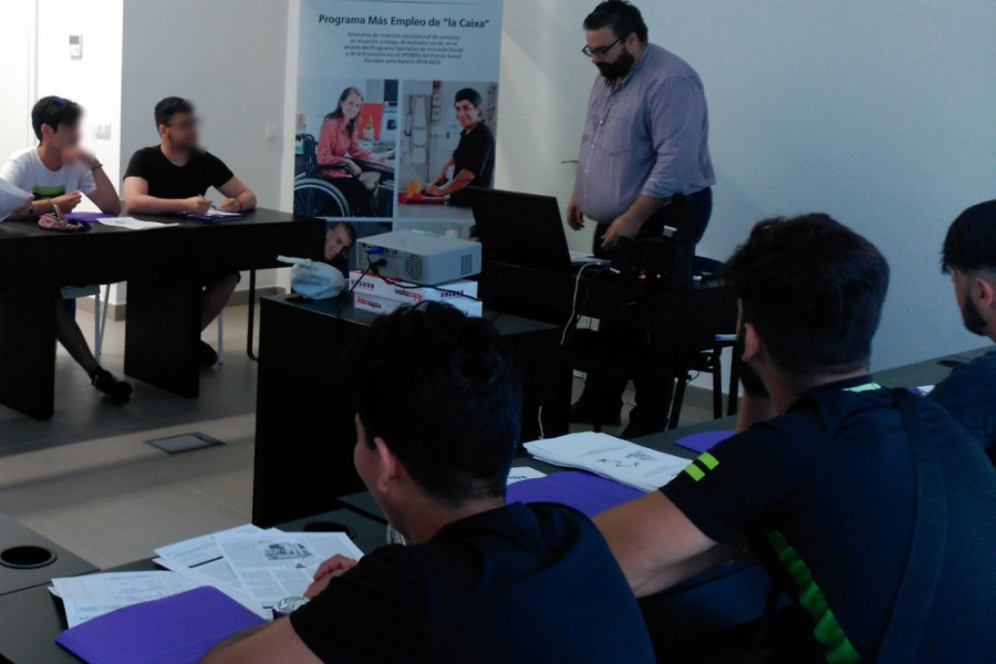 15 jóvenes del programa TALEM de Córdoba obtienen la cualificación profesional en manejo de carretilla elevadora. Fundación Diagrama. Andalucía 2018. 