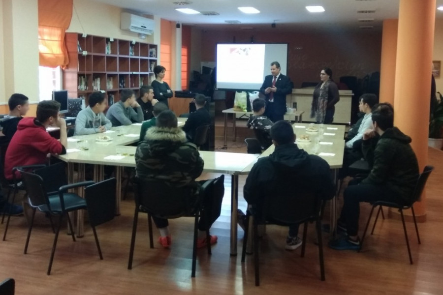 Los menores atendidos en el centro ‘Las Lagunillas’ de Jaén participan en un taller sobre alimentación saludable. Fundación Diagrama. Andalucía 2018. 