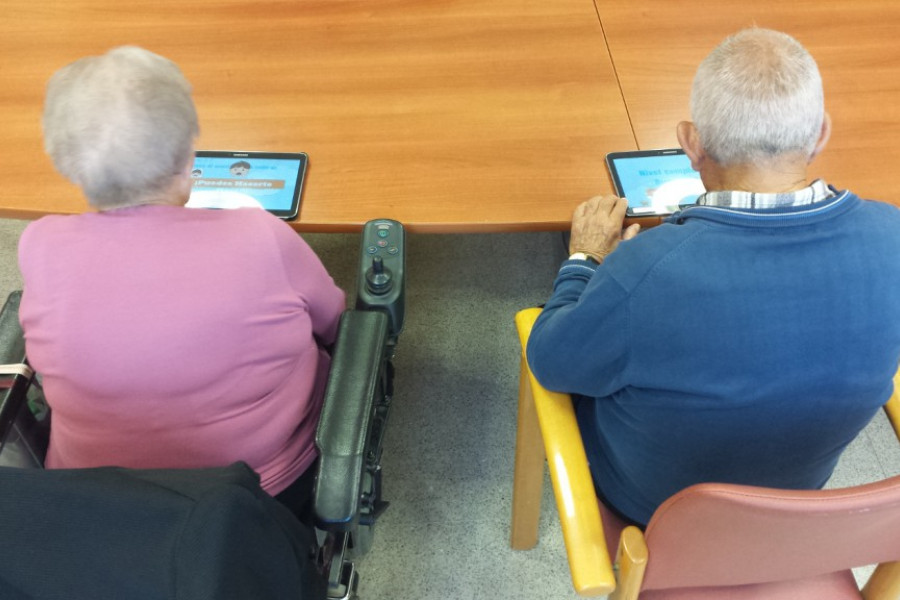 Taller de estimulación cognitiva con tablets. Residencia 'Nuevo Azahar' de Archena (Murcia). Fundación Diagrama.