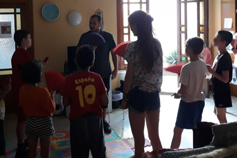 Los jóvenes atendidos en el centro de acogida de Massamagrell realizan una serie de talleres sobre emociones, arte y deporte. Fundación Diagrama. Comunidad Valenciana 2018. 