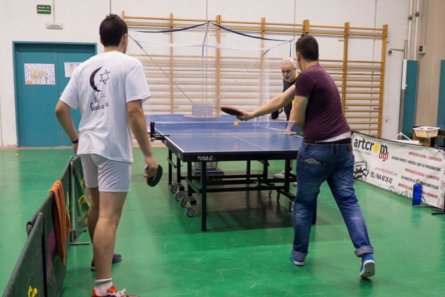 Jugadores profesionales de tenis de mesa enseñan este deporte a los menores del centro ‘Baix Maestrat’ de Vinaròs (Castellón)