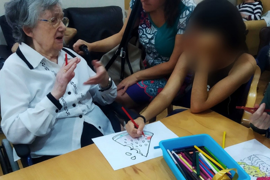 Los menores atendidos en el Servicio Integral de Medio Abierto de Jaén celebran el Día del Abuelo con los usuarios de la residencia ‘La Inmaculada’. Fundación Diagrama. Andalucía 2019. 