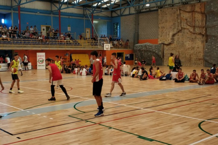 Los jóvenes atendidos en las unidades residenciales ‘El Acebo’ y ‘El Tejo’ participan en el torneo de baloncesto ‘Ciudad de Torrelavega’. Fundación Diagrama. Cantabria 2018. 