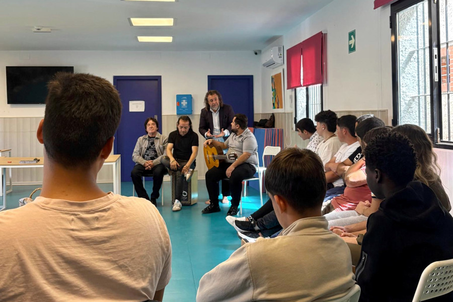 Los cuatro artistas desarrollan el taller ReconoceR