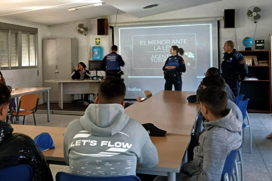 Charla de agentes tutores en el centro Casa de Campo