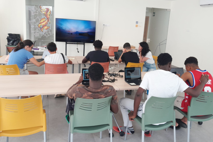 Ocho jóvenes del programa ‘Construyamos en Red’ de Caudete participan en un Campamento Digital organizado por Cibervoluntarios 