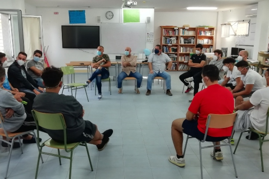 Usuarios y profesionales de la Fundación La Merced Migraciones Elche visitan la residencia socioeducativa ‘La Villa’ de Villena (Alicante)