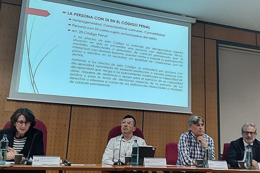 Itziar Casanueva, Víctor Carratalá, Rubén Simó y Juan José Periago, durante la mesa de debate