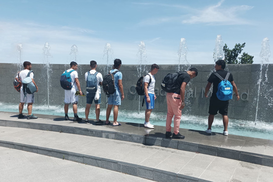 El grupo de jóvenes, en el complejo de Valdebebas