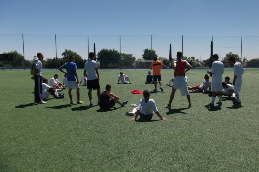 Los menores del centro educativo ‘La Cañada’, en Fernán Caballero (Ciudad Real), visitan las instalaciones deportivas del Real Madrid