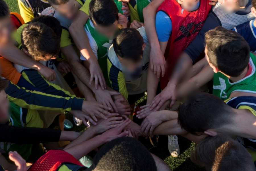 Jóvenes del centro ‘Pi Gros’ de Castellón visitan la ciudad deportiva del Villareal C.F. dentro de la iniciativa ‘Endavant Igual