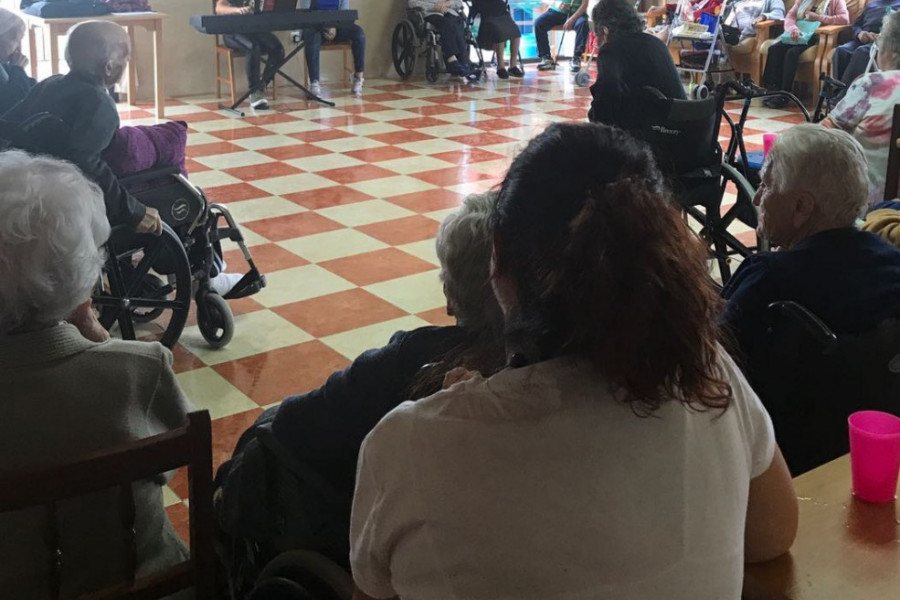 Visita de alumnas del conservatorio de Segovia a la residencia 'Virgen de Veladíez' de Espirdo. Fundación Diagrama 2017.