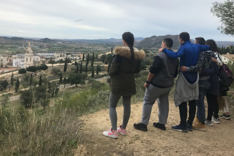 Los jóvenes atendidos en el centro ‘Anassim’ de Llanera de Ranes (Valencia) participan en una visita al Castillo de Xátiva. Fundación Diagrama. Comunidad Valenciana 2018. 