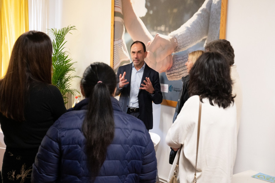 Visita de Felipe Guillermo del Baño a la vivienda tutelada 'Estreles de Mar'