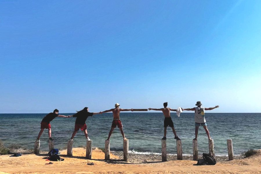 La isla de Formentera se convierte en el espacio de ocio y tiempo libre de jóvenes del hogar de acogida ‘Illa de Bes’