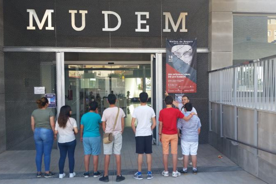 Visita al Museo del Enclave de la Muralla (MUDEM) realizada por los menores atendidos en 'Arrui' de Molina de Segura (Murcia). Fundación Diagrama.