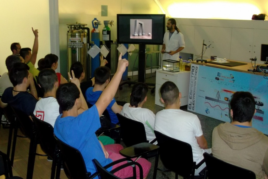 Visita al Museo de las Ciencias Príncipe Felipe de los menores del centro Campanar