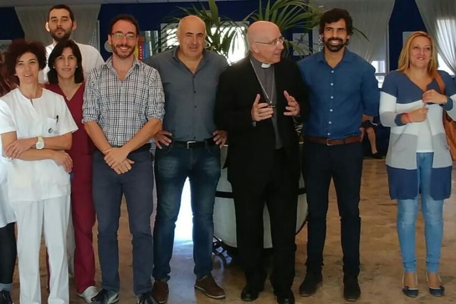 Visita del Obispo de Huelva junto al alcalde de la localidad de Nerva, José Antonio Ayala, y numerosos representantes del Ayuntamiento, al centro sociosanitario 'María de la Paz' de Nerva (Huelva). Andalucía. Fundación Diagrama 2017.