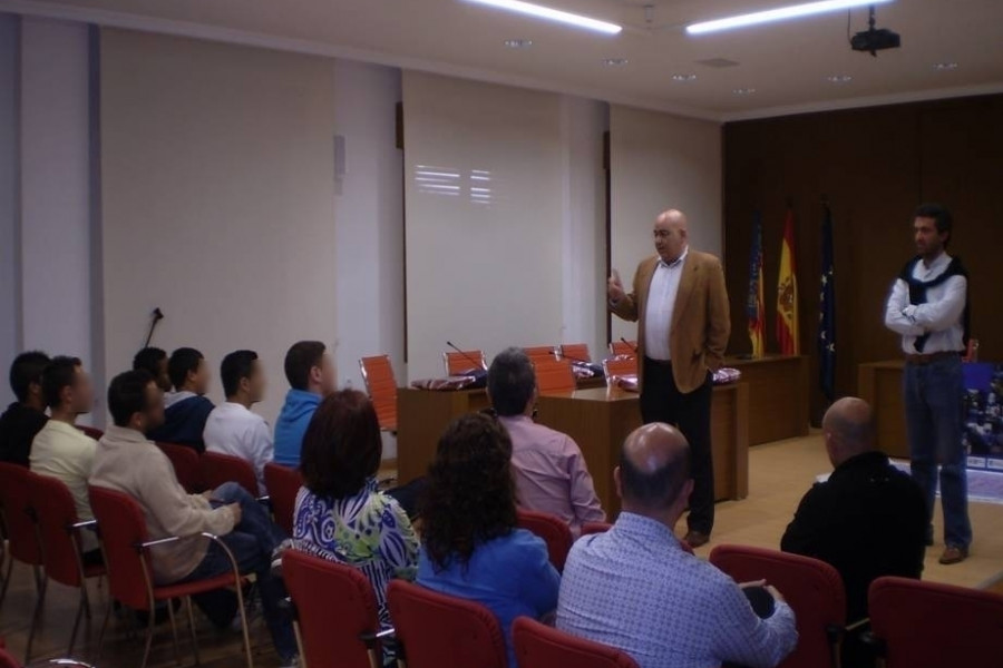 El Ayuntamiento de Sax (Alicante) entrega los diplomas de voluntariado medioambiental de Obra Social CAM a los menores del Centro Reeducativo ‘La Villa’ de Villena