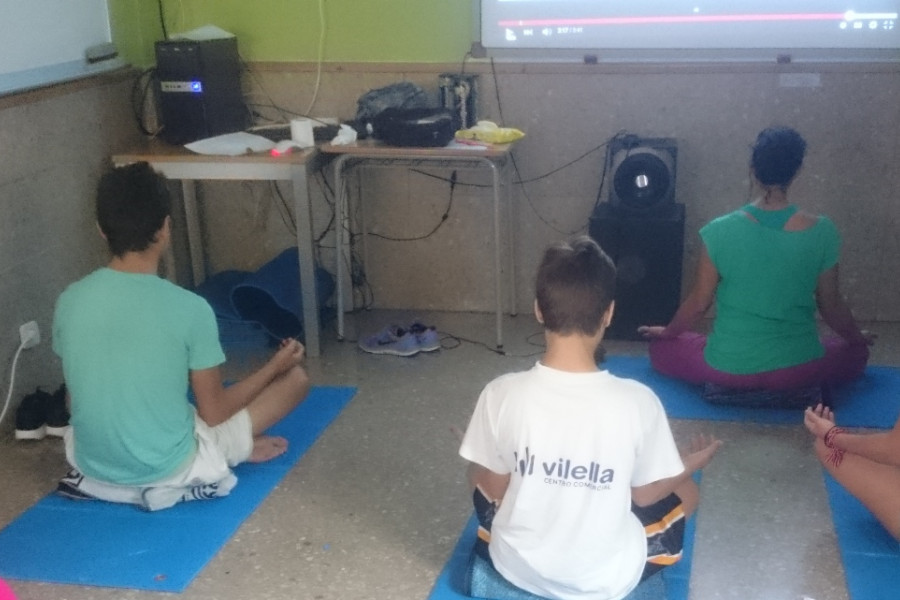 Taller de yoga. Menores del centro 'Campanar' (Valencia). Fundación Diagrama.