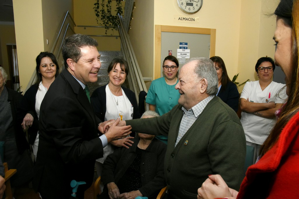 El presidente de Castilla-La Mancha visita la residencia ‘Nuestra ...